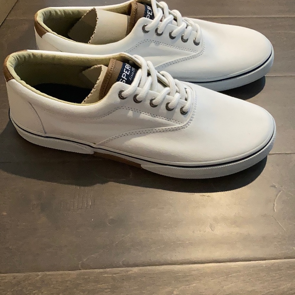 Brand new Men’s White Sperrys sneakers